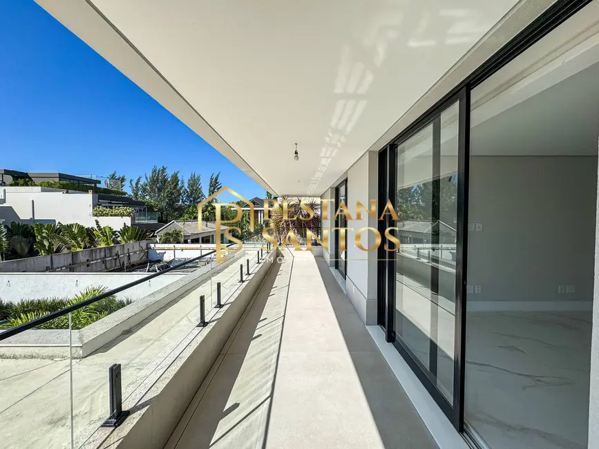 Casa com 5 quartos à venda, 600m2 em Barra da Tijuca, Rio De Janeiro - RJ - imagem 4 Foto 4 de Casa com 5 quartos à venda, 600m2 em Barra da Tijuca, Rio De Janeiro - RJ