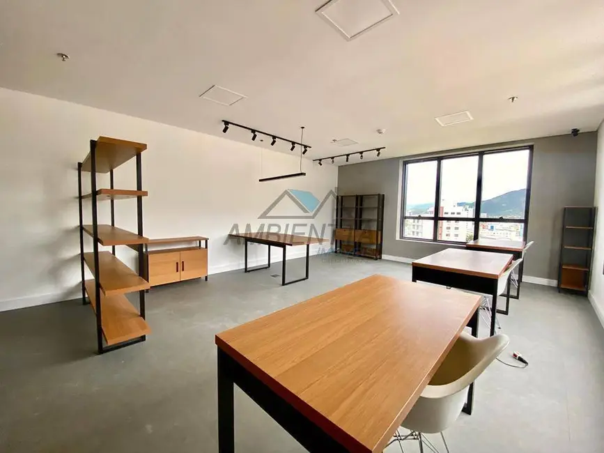 Foto 4 de Sala Comercial para alugar, 51m2 em Centro, Caraguatatuba - SP