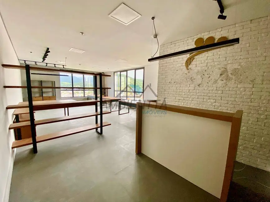Foto 1 de Sala Comercial para alugar, 51m2 em Centro, Caraguatatuba - SP