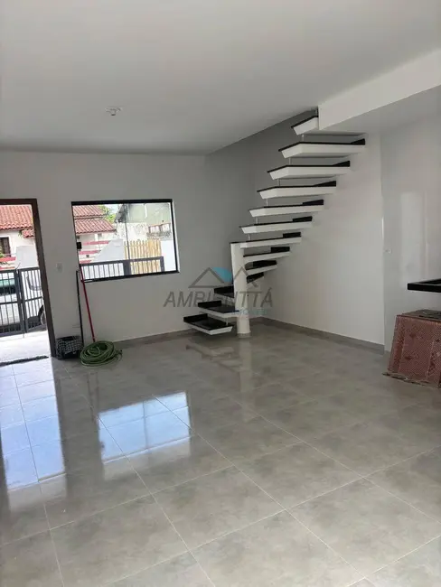 Sobrado com 2 quartos à venda em Massaguaçu, Caraguatatuba - SP - imagem 2 Foto 2 de Sobrado com 2 quartos à venda em Massaguaçu, Caraguatatuba - SP