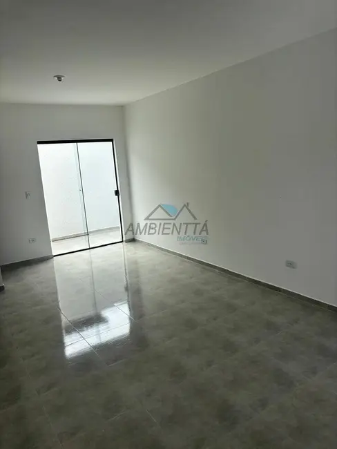 Sobrado com 2 quartos à venda em Massaguaçu, Caraguatatuba - SP - imagem 3 Foto 3 de Sobrado com 2 quartos à venda em Massaguaçu, Caraguatatuba - SP