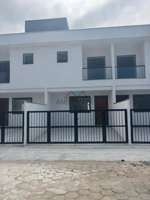 Sobrado com 2 quartos à venda em Massaguaçu, Caraguatatuba - SP - imagem 1 Foto 1 de Sobrado com 2 quartos à venda em Massaguaçu, Caraguatatuba - SP