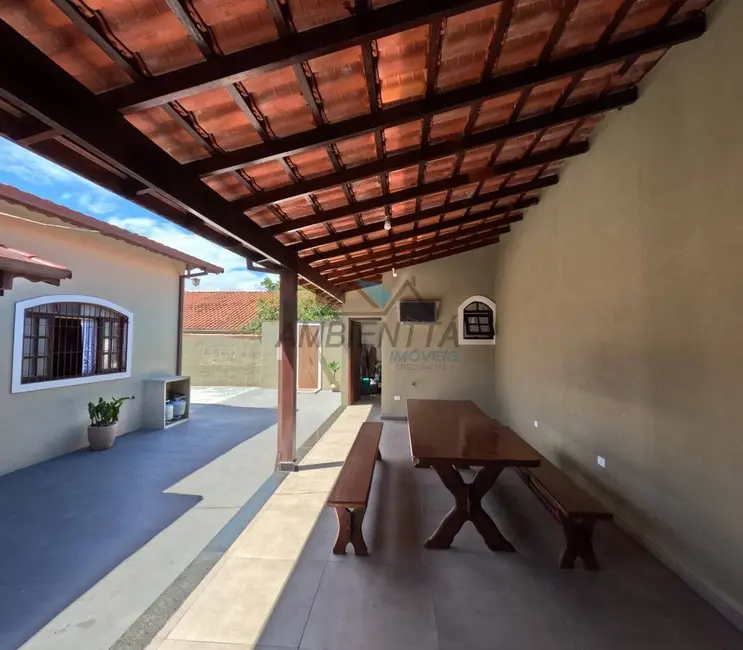 Foto 1 de Casa com 3 quartos para alugar, 450m2 em Caraguatatuba - SP