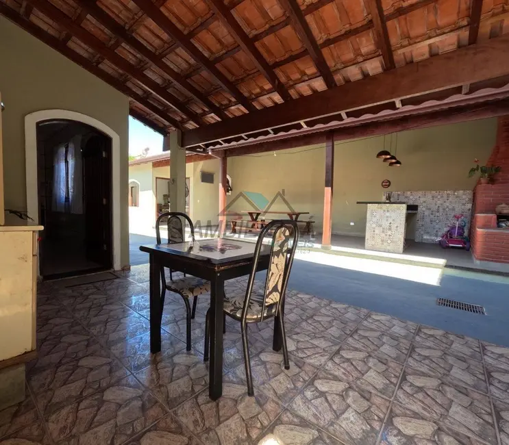 Foto 9 de Casa com 3 quartos para alugar, 450m2 em Caraguatatuba - SP