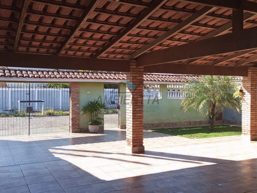 Foto 4 de Casa com 3 quartos à venda, 360m2 em Caraguatatuba - SP