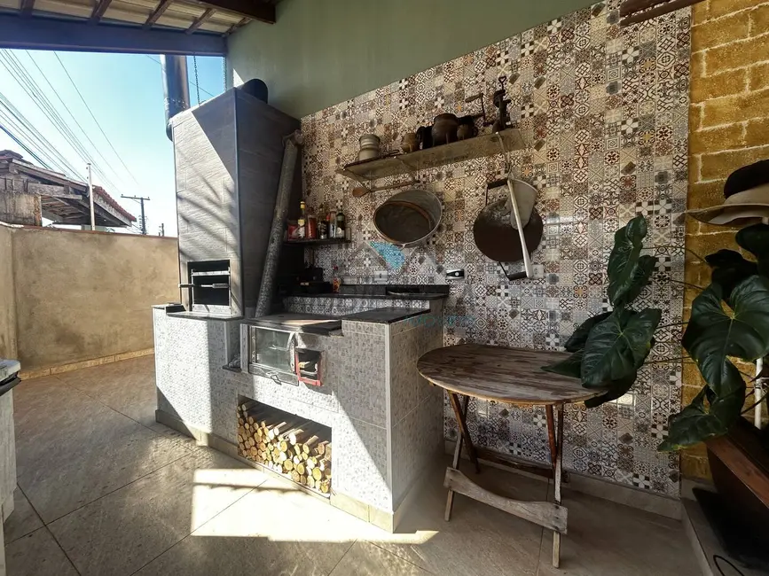 Casa com 3 quartos à venda, 202m2 em Praia das Palmeiras, Caraguatatuba - SP - imagem 3 Foto 3 de Casa com 3 quartos à venda, 202m2 em Praia das Palmeiras, Caraguatatuba - SP