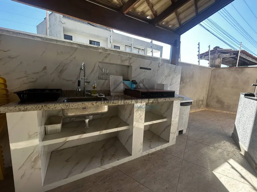 Casa com 3 quartos à venda, 202m2 em Praia das Palmeiras, Caraguatatuba - SP - imagem 4 Foto 4 de Casa com 3 quartos à venda, 202m2 em Praia das Palmeiras, Caraguatatuba - SP