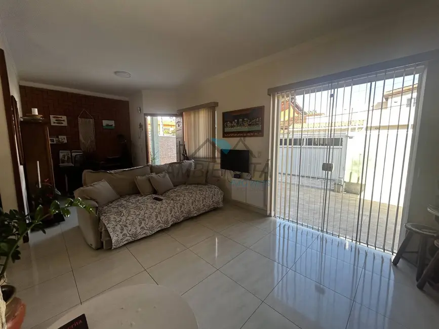 Casa com 3 quartos à venda, 202m2 em Praia das Palmeiras, Caraguatatuba - SP - imagem 8 Foto 8 de Casa com 3 quartos à venda, 202m2 em Praia das Palmeiras, Caraguatatuba - SP