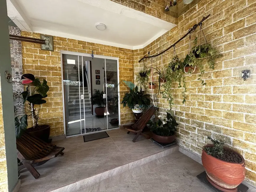 Casa com 3 quartos à venda, 202m2 em Praia das Palmeiras, Caraguatatuba - SP - imagem 6 Foto 6 de Casa com 3 quartos à venda, 202m2 em Praia das Palmeiras, Caraguatatuba - SP