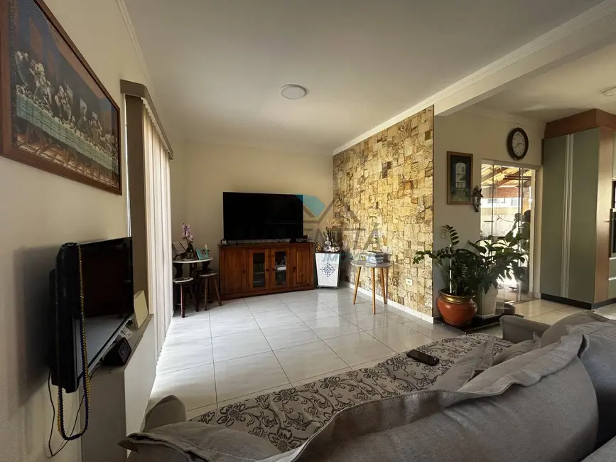 Casa com 3 quartos à venda, 202m2 em Praia das Palmeiras, Caraguatatuba - SP - imagem 7 Foto 7 de Casa com 3 quartos à venda, 202m2 em Praia das Palmeiras, Caraguatatuba - SP