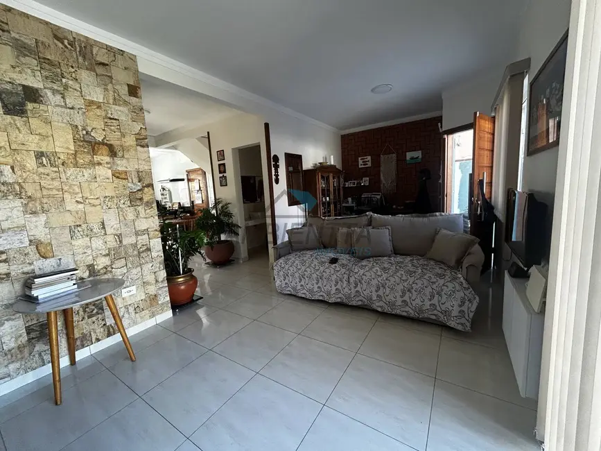 Casa com 3 quartos à venda, 202m2 em Praia das Palmeiras, Caraguatatuba - SP - imagem 9 Foto 9 de Casa com 3 quartos à venda, 202m2 em Praia das Palmeiras, Caraguatatuba - SP