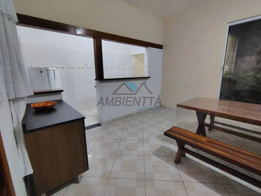 Casa com 2 quartos à venda e para alugar, 70m2 em Centro, Caraguatatuba - SP - imagem 6 Foto 6 de Casa com 2 quartos à venda e para alugar, 70m2 em Centro, Caraguatatuba - SP