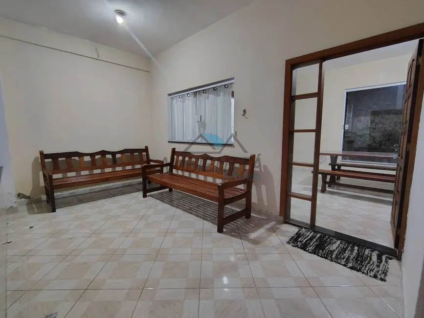 Casa com 2 quartos à venda e para alugar, 70m2 em Centro, Caraguatatuba - SP - imagem 3 Foto 3 de Casa com 2 quartos à venda e para alugar, 70m2 em Centro, Caraguatatuba - SP