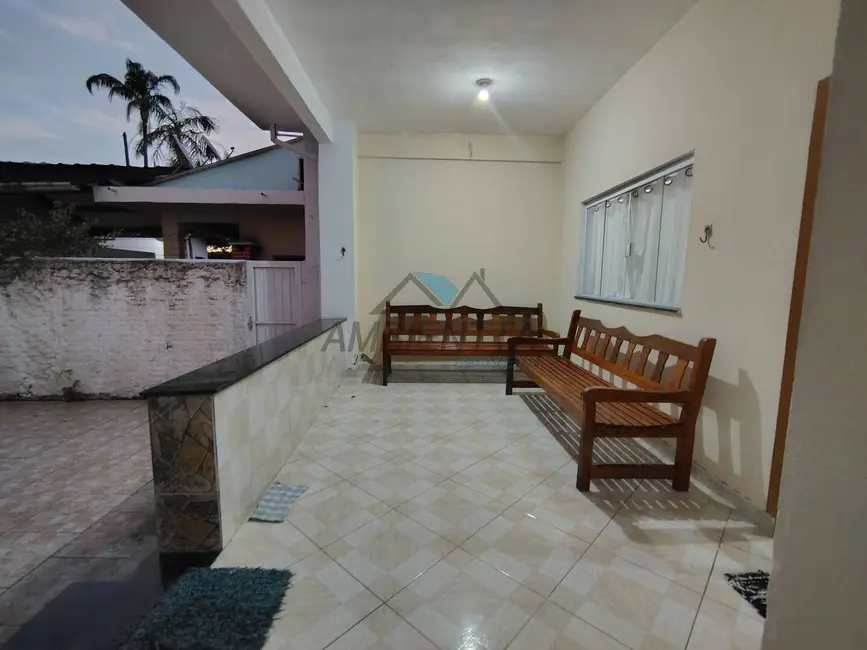 Casa com 2 quartos à venda e para alugar, 70m2 em Centro, Caraguatatuba - SP - imagem 4 Foto 4 de Casa com 2 quartos à venda e para alugar, 70m2 em Centro, Caraguatatuba - SP