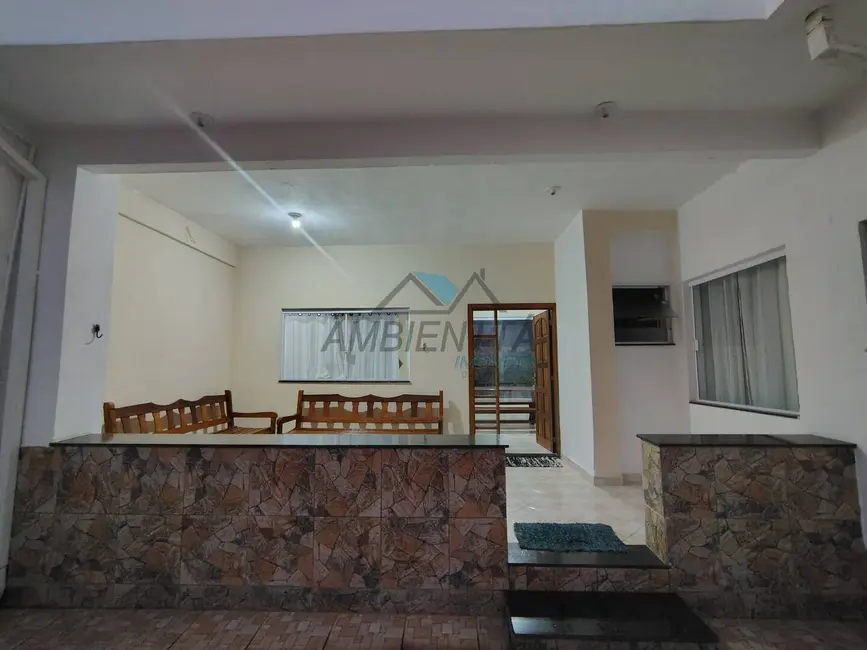 Casa com 2 quartos à venda e para alugar, 70m2 em Centro, Caraguatatuba - SP - imagem 2 Foto 2 de Casa com 2 quartos à venda e para alugar, 70m2 em Centro, Caraguatatuba - SP