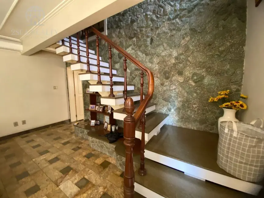 Casa com 3 quartos à venda, 318m2 em Vila Belmiro, Santos - SP - imagem 4 Foto 4 de Casa com 3 quartos à venda, 318m2 em Vila Belmiro, Santos - SP