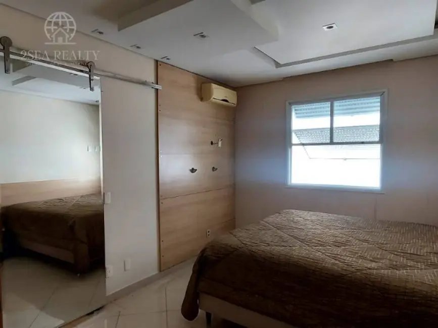 Casa com 5 quartos à venda e para alugar, 327m2 em Embaré, Santos - SP - imagem 6 Foto 6 de Casa com 5 quartos à venda e para alugar, 327m2 em Embaré, Santos - SP
