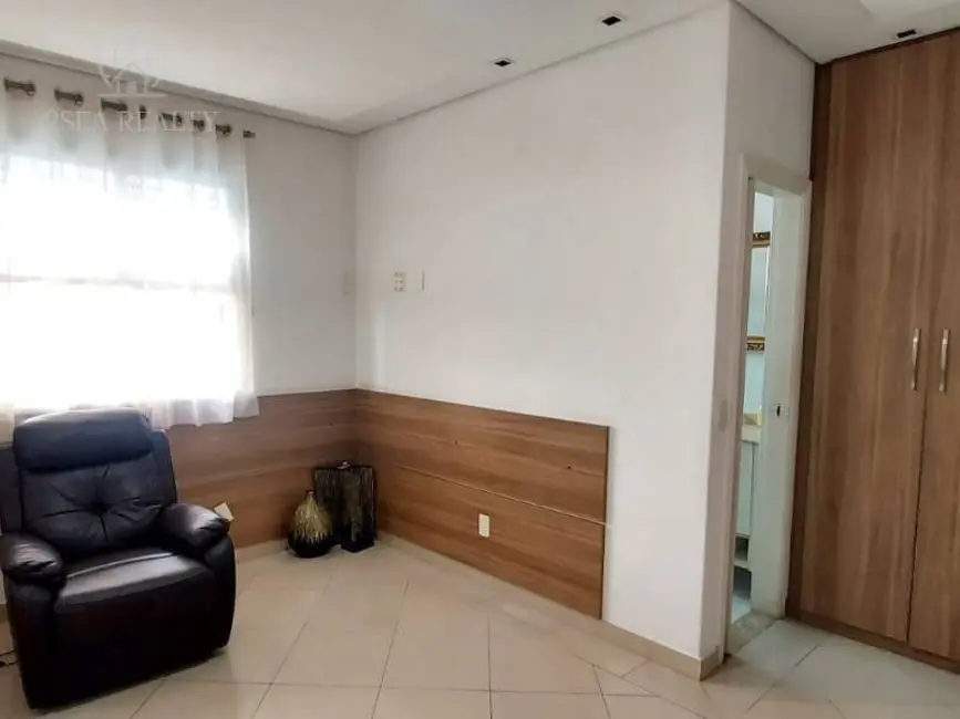 Casa com 5 quartos à venda e para alugar, 327m2 em Embaré, Santos - SP - imagem 7 Foto 7 de Casa com 5 quartos à venda e para alugar, 327m2 em Embaré, Santos - SP