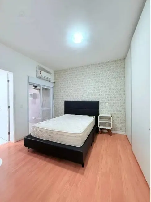Apartamento com 2 quartos à venda e para alugar em Gonzaga, Santos - SP - imagem 8 Foto 8 de Apartamento com 2 quartos à venda e para alugar em Gonzaga, Santos - SP