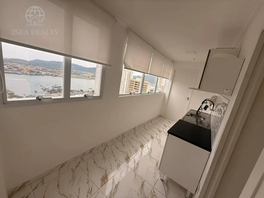 Foto 3 de Sala Comercial para alugar, 46m2 em Ponta da Praia, Santos - SP