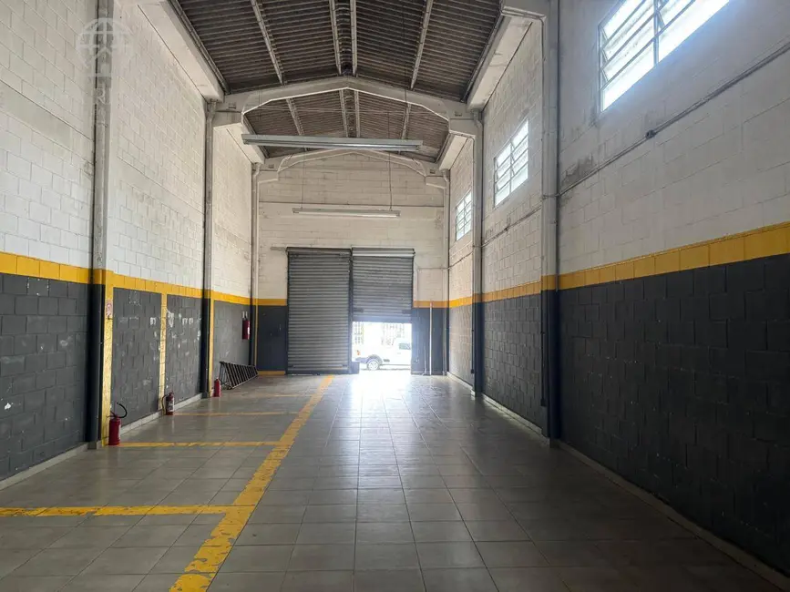 Armazém / Galpão à venda e para alugar, 200m2 em Marapé, Santos - SP - imagem 2 Foto 2 de Armazém / Galpão à venda e para alugar, 200m2 em Marapé, Santos - SP