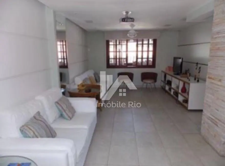 Foto 3 de Casa com 7 quartos à venda, 360m2 em Piratininga, Niteroi - RJ