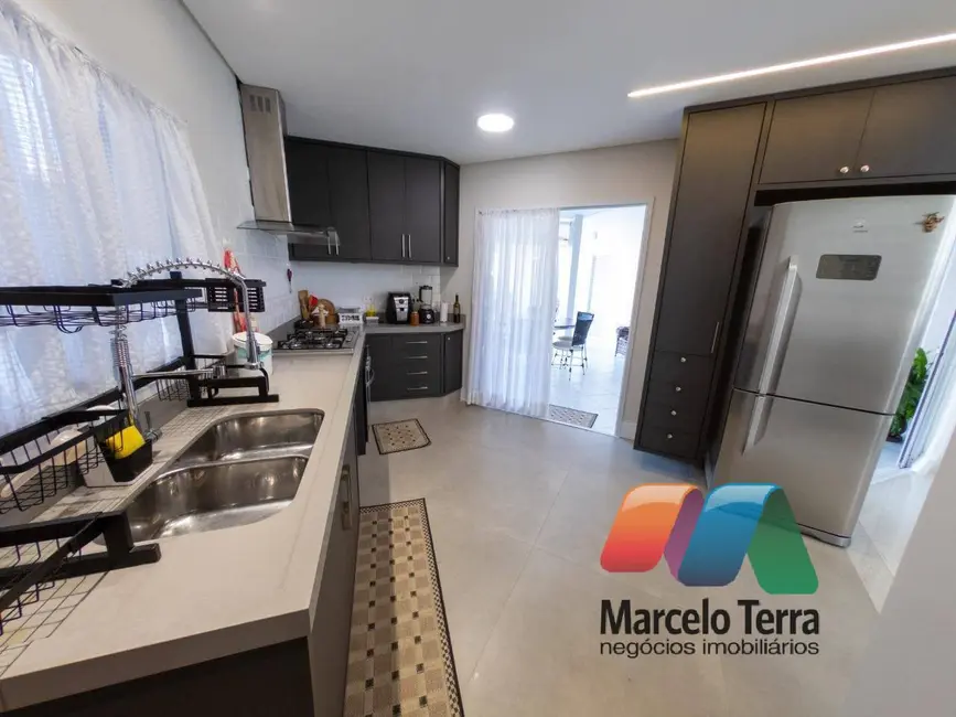Casa com 4 quartos à venda, 460m2 em Sao Jose Dos Campos - SP - imagem 9 Foto 9 de Casa com 4 quartos à venda, 460m2 em Sao Jose Dos Campos - SP
