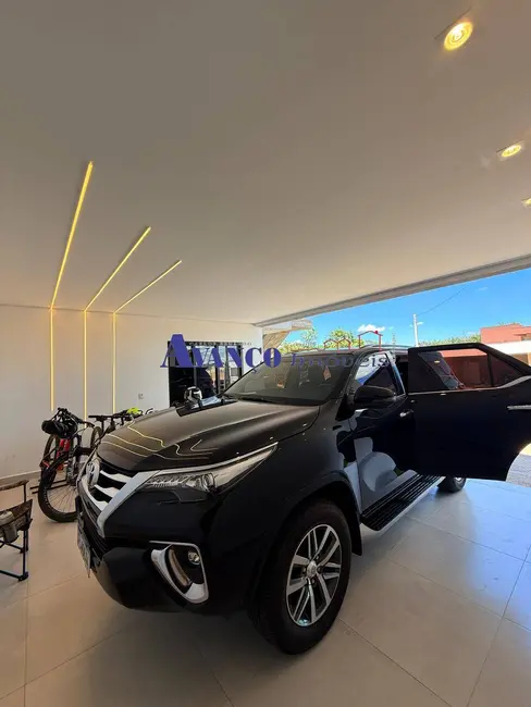 Casa de Condomínio com 3 quartos à venda, 330m2 em Residencial Laguna, Varzea Paulista - SP - imagem 3 Foto 3 de Casa de Condomínio com 3 quartos à venda, 330m2 em Residencial Laguna, Varzea Paulista - SP