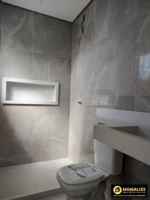 Casa de Condomínio com 3 quartos à venda, 360m2 em Ogiva, Cabo Frio - RJ - imagem 3 Foto 3 de Casa de Condomínio com 3 quartos à venda, 360m2 em Ogiva, Cabo Frio - RJ