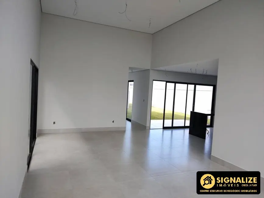 Casa de Condomínio com 3 quartos à venda, 360m2 em Ogiva, Cabo Frio - RJ - imagem 5 Foto 5 de Casa de Condomínio com 3 quartos à venda, 360m2 em Ogiva, Cabo Frio - RJ