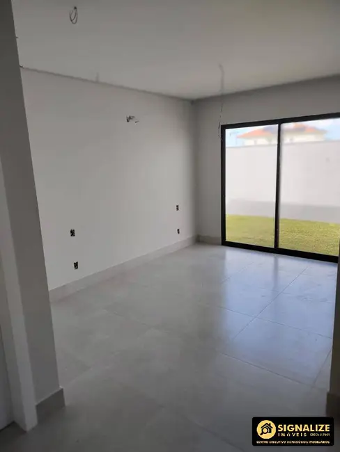 Casa de Condomínio com 3 quartos à venda, 360m2 em Ogiva, Cabo Frio - RJ - imagem 4 Foto 4 de Casa de Condomínio com 3 quartos à venda, 360m2 em Ogiva, Cabo Frio - RJ