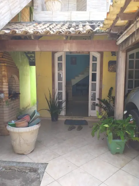 Foto 1 de Sobrado com 4 quartos à venda em Cabo Frio - RJ