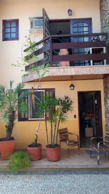 Foto 1 de Casa de Condomínio com 4 quartos para alugar, 200m2 em Ogiva, Cabo Frio - RJ