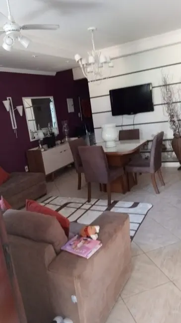 Foto 2 de Casa de Condomínio com 4 quartos para alugar, 200m2 em Ogiva, Cabo Frio - RJ