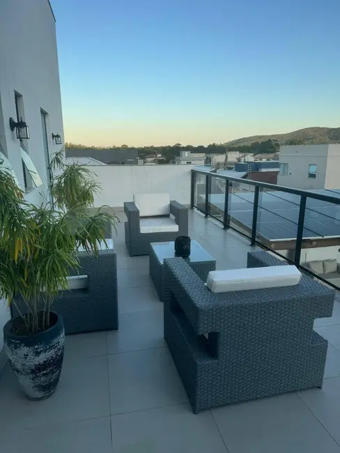 Foto 5 de Casa de Condomínio com 4 quartos à venda, 206m2 em Peró, Cabo Frio - RJ