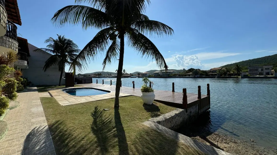 Foto 1 de Casa de Condomínio com 2 quartos à venda em Ogiva, Cabo Frio - RJ