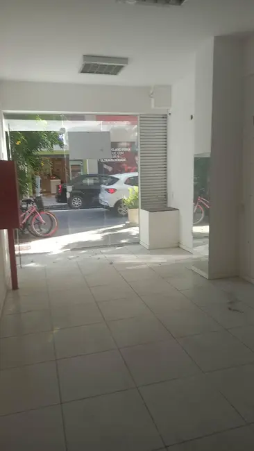 Loja para alugar, 70m2 em Centro, Cabo Frio - RJ - imagem 2 Foto 2 de Loja para alugar, 70m2 em Centro, Cabo Frio - RJ
