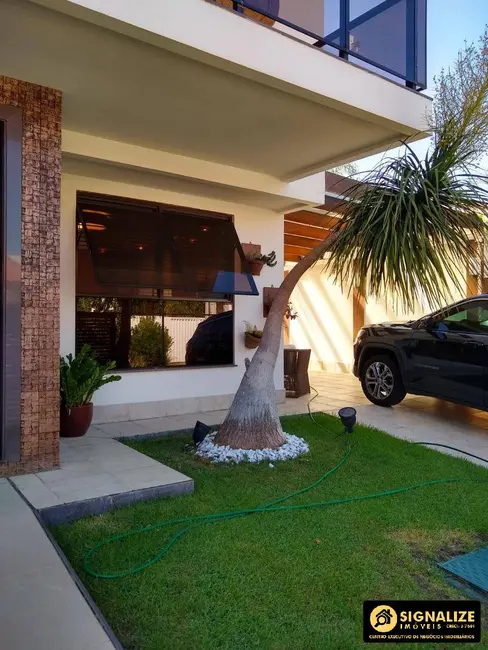 Foto 3 de Casa de Condomínio com 3 quartos à venda, 200m2 em Praia do Siqueira, Cabo Frio - RJ