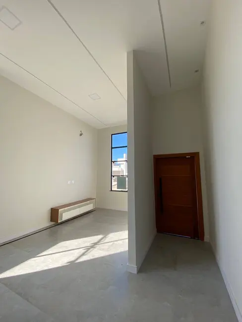 Foto 2 de Casa de Condomínio com 3 quartos à venda, 252m2 em Nova São Pedro, Sao Pedro Da Aldeia - RJ