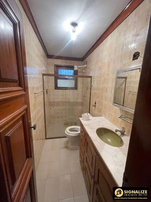 Casa com 6 quartos para alugar, 200m2 em Centro, Cabo Frio - RJ - imagem 6 Foto 6 de Casa com 6 quartos para alugar, 200m2 em Centro, Cabo Frio - RJ