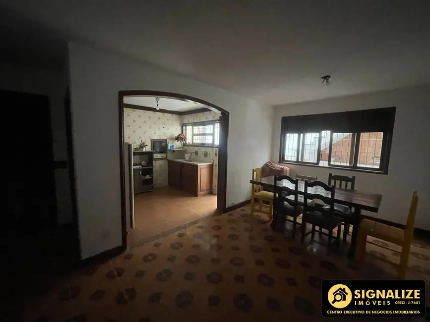 Casa com 6 quartos para alugar, 200m2 em Centro, Cabo Frio - RJ - imagem 3 Foto 3 de Casa com 6 quartos para alugar, 200m2 em Centro, Cabo Frio - RJ