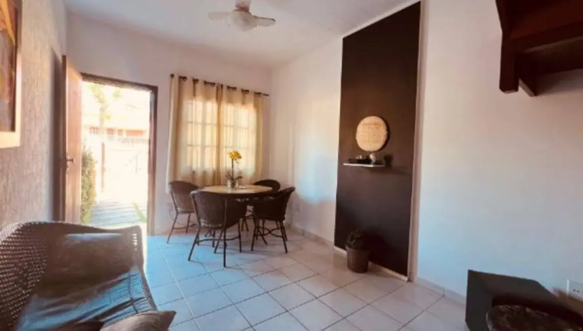 Foto 3 de Casa de Condomínio com 2 quartos à venda, 68m2 em Ogiva, Cabo Frio - RJ