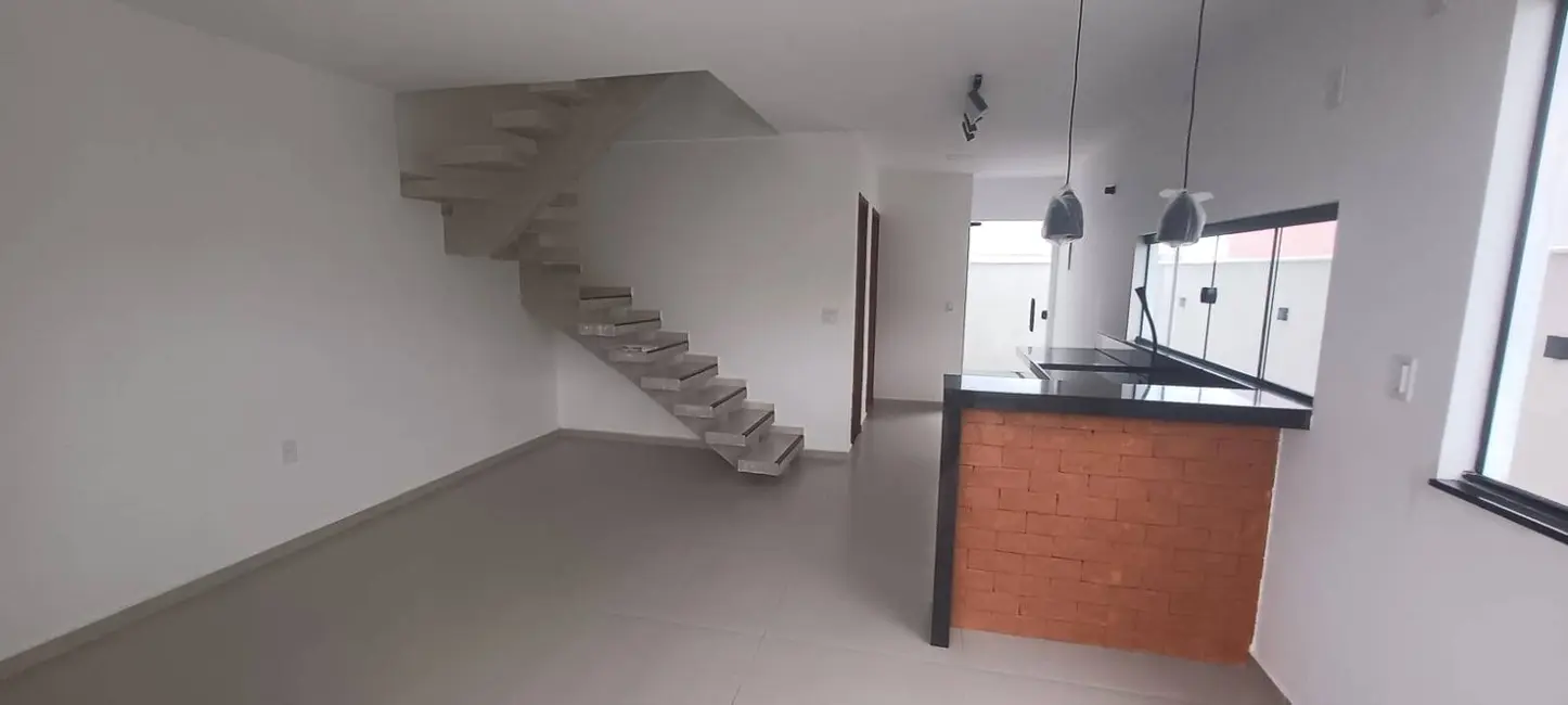 Foto 2 de Casa com 3 quartos à venda, 150m2 em Cabo Frio - RJ