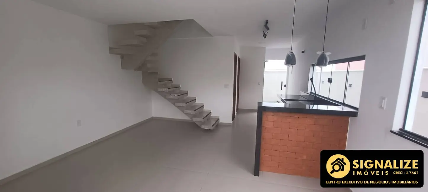 Foto 2 de Casa com 3 quartos à venda, 150m2 em Cabo Frio - RJ
