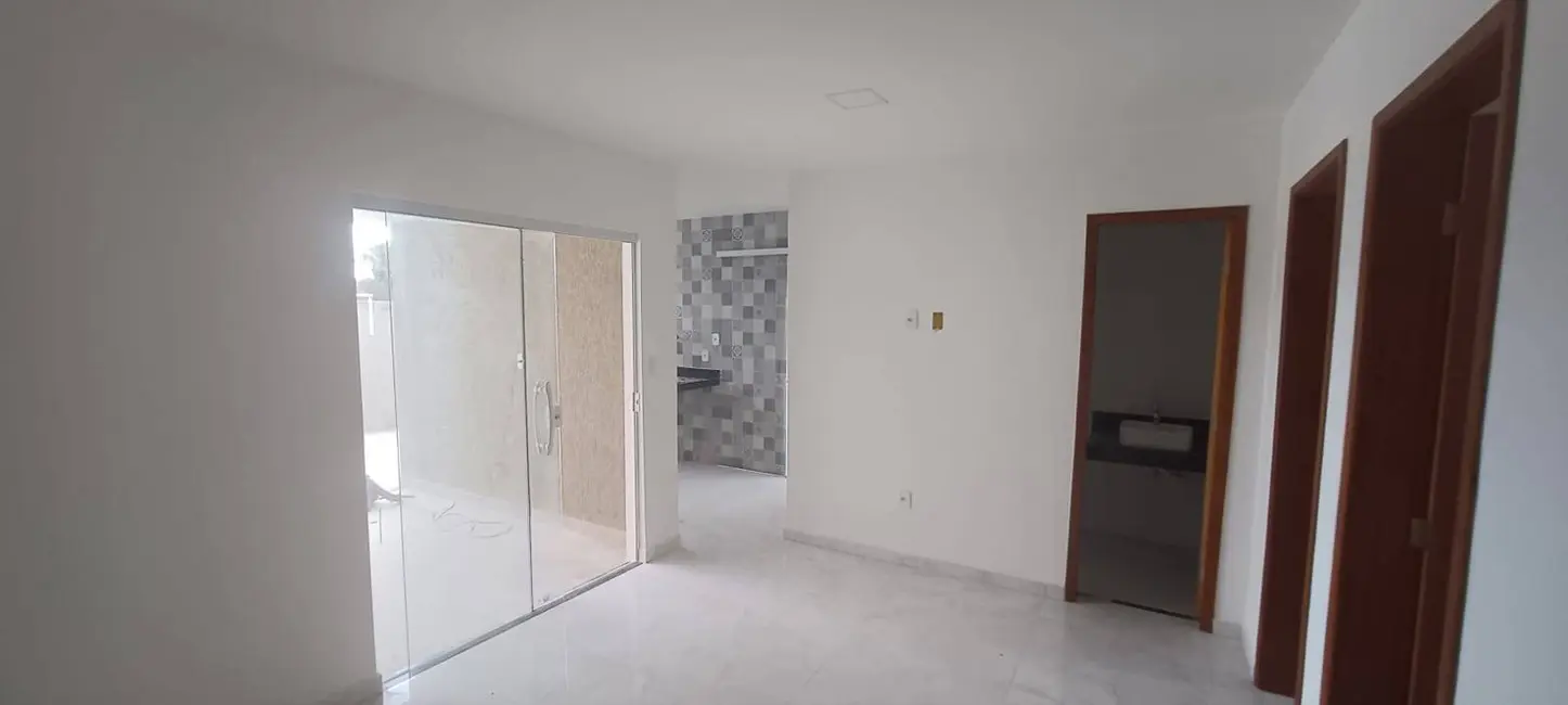 Foto 2 de Casa com 2 quartos à venda, 120m2 em Cabo Frio - RJ