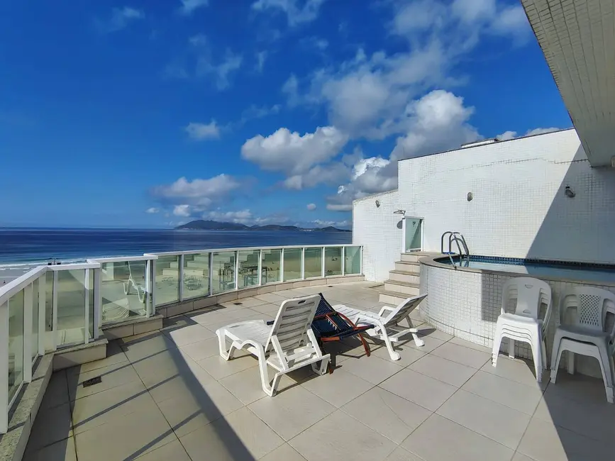 Foto 2 de Cobertura com 4 quartos à venda, 320m2 em Braga, Cabo Frio - RJ