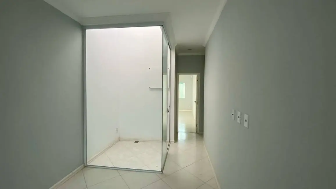 Foto 2 de Casa com 3 quartos à venda, 210m2 em Cabo Frio - RJ