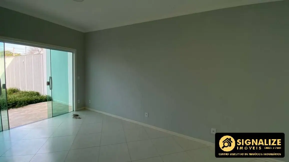 Casa com 3 quartos à venda, 210m2 em Cabo Frio - RJ - imagem 1 Foto 1 de Casa com 3 quartos à venda, 210m2 em Cabo Frio - RJ