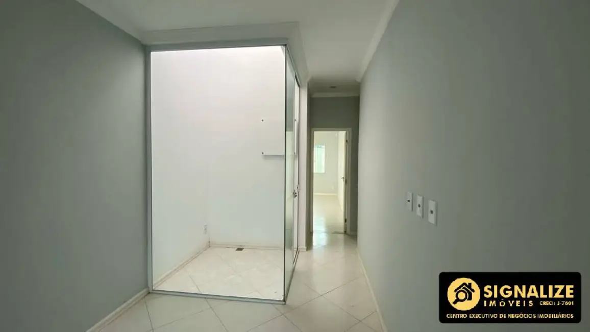 Casa com 3 quartos à venda, 210m2 em Cabo Frio - RJ - imagem 2 Foto 2 de Casa com 3 quartos à venda, 210m2 em Cabo Frio - RJ
