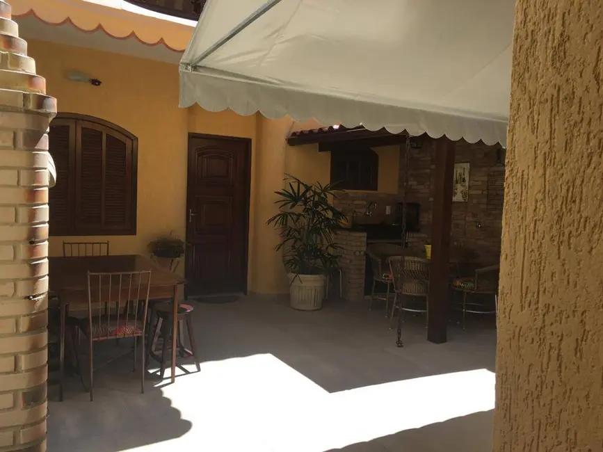 Foto 2 de Casa com 4 quartos à venda, 320m2 em Braga, Cabo Frio - RJ